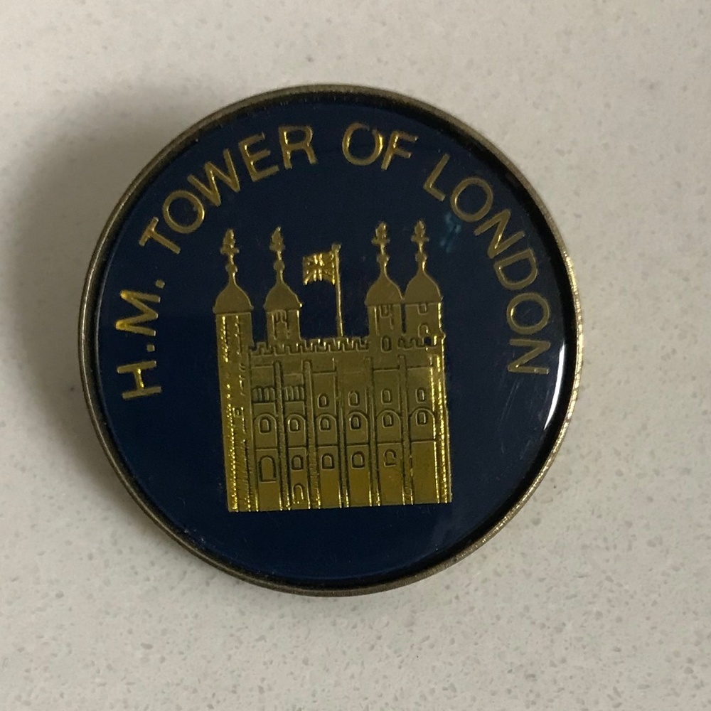 Vintage 1980s H. M. Tower of London Lapel Hat Pin Badge Brooch